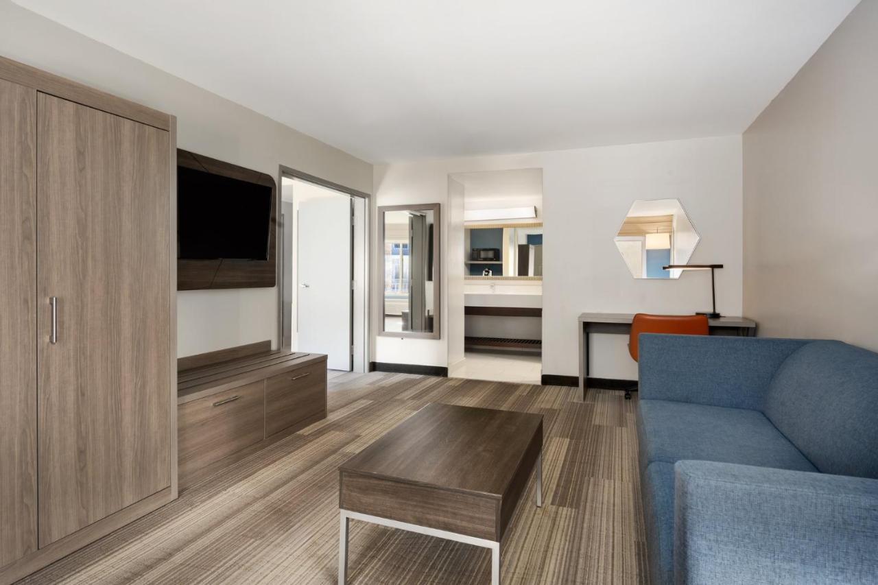 One-Bedroom Suite - Non-Smoking